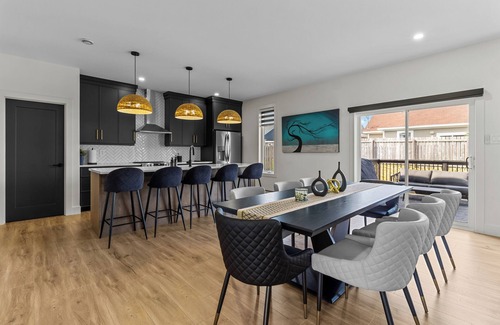 Terra Nova House | NEW | Golfers Dream | Modern | Patio | King Bed