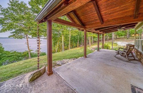 Mountain Home House | New! Gorgeous 3bd 2bth LAKEFRONT House on Bull Shoals! Pet Friendly!