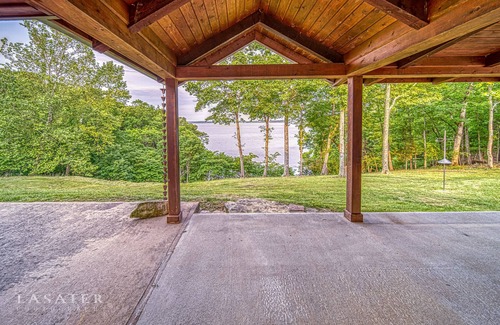 Mountain Home House | New! Gorgeous 3bd 2bth LAKEFRONT House on Bull Shoals! Pet Friendly!