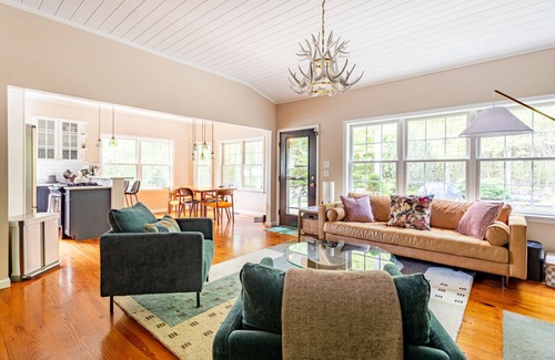 Town of Marbletown House | NEW: Gorgeous Home w/Dream Patio and AC