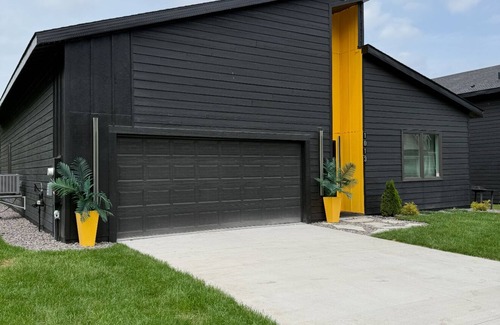 Wayzata House | NEW GORGEOUS MODERN HOUSE VERYSTYLED FEW BLOCKS FROM FAMOUS DOWNTOWN OF WAYZATA