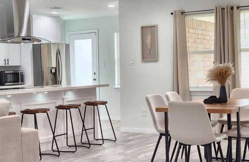 Westbury House | NEW! H-Town Getaway Near Medical Center!