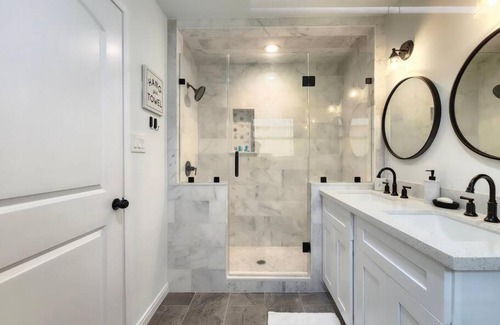 Westbury House | NEW! H-Town Getaway Near Medical Center!