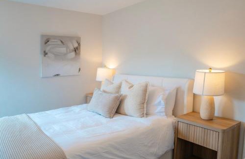 Beaver Hills House | New Haven Staycation Near Yale Washer and Dryer Groups
