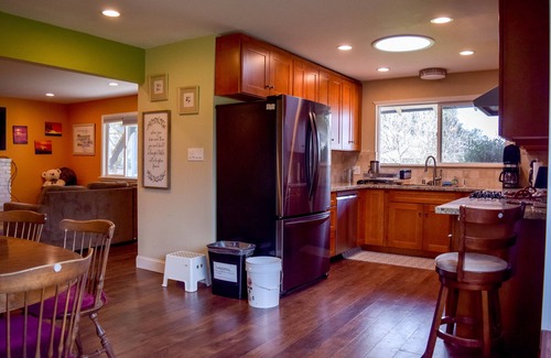 Gilroy House | NEW - Havilahland Guest House on a Farm