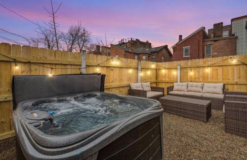 Manchester House | NEW! High-end Manchester Home w/a hot tub