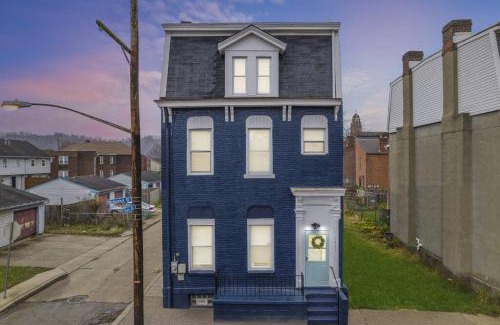 Manchester House | NEW! High-end Manchester Home w/a hot tub