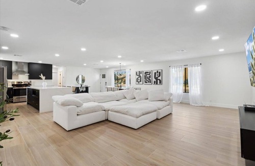 Parque Vista Estates House | -New- Highly Upgraded in Paradise Valley Village