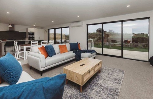 Bell Block House | New Holiday Home with Mt Taranaki Views