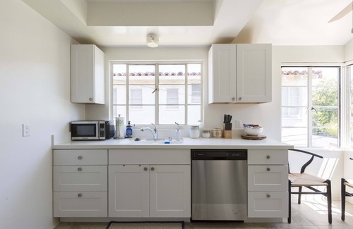 Los Feliz House | New Hollywood Home With Griffith Observatory Views and parking