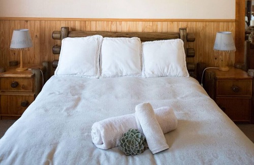 Hanover Cabin | New Holme Nature Lodge