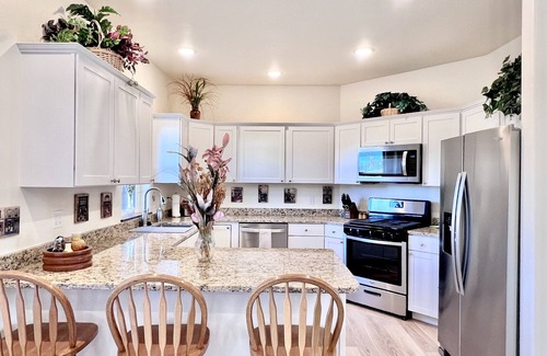 Darby House | New home, close to skiing, hunting, rodeos, hiking. Fenced yard, pet friendly.
