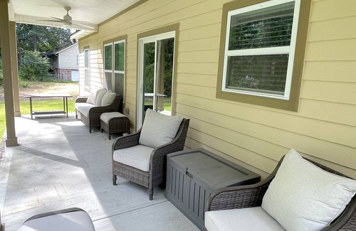 Garden City House | NEW Home! NEAR Tanger Outlet, Dwtn SAV, NEW Enmarket Arena, & Tybee Beach