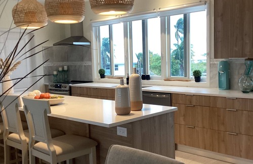 Treasure Cay Cottage | New home w/gorgeous ocean views.,Boat slip , stunning deck & beach access.