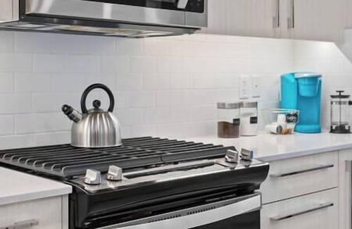 Chestermere House | New Home with AC, 15 Mins to YYC, Pets welcome