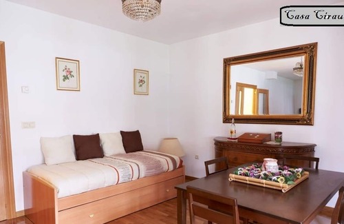 Cirauqui House | New house in rural area with garden and porch in central Navarra