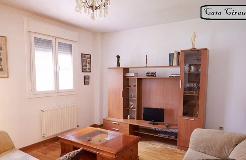 Cirauqui House | New house in rural area with garden and porch in central Navarra