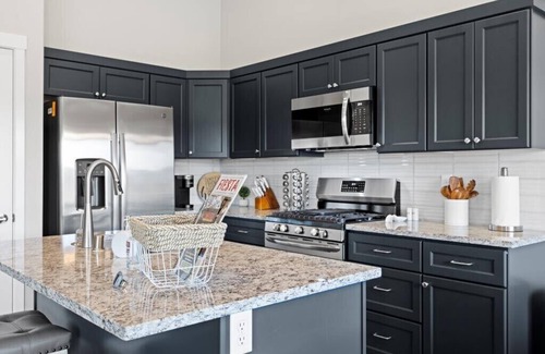 Tri-Cities House | New house! Outdoor Hot tub with beautiful sunset views