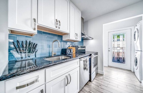 Oakland Park House | NEW HTD POOL/10 MIN TO BCH, 15 FROM AIRPORT/HOTTUB