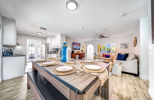 Oakland Park House | NEW HTD POOL/10 MIN TO BCH, 15 FROM AIRPORT/HOTTUB