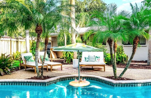 South Corals House | NEW! HTD POOL/HOT TUB/5 MIN TO BEACH/TIKI HUT!