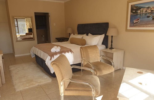 Kraaifontein Bed & Breakfast | New Hunters Moon