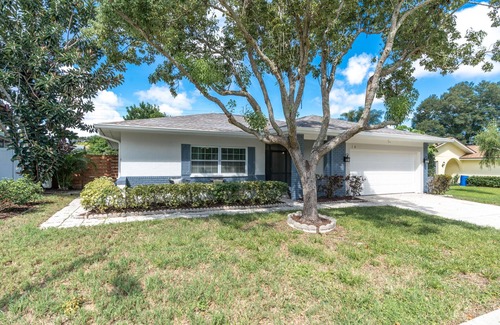 Palm Harbor House | NEW* KING Bed/Centrally Located/Near Parks & Beach