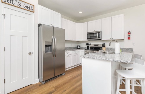 Denver House | New! King Suite~Hot Tub~8min 2 Downtown Denver