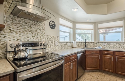 Loma House | NEW! Koko: Mountain Views, BBQ & Patio!