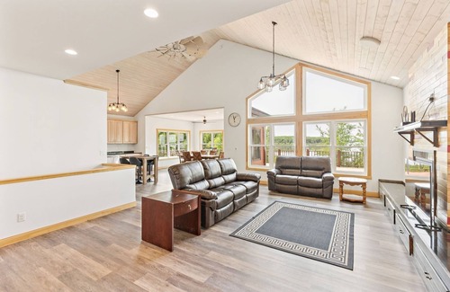 Crary Villa | NEW! Lakeside 4BR Retreat | Private, Peaceful & Scenic