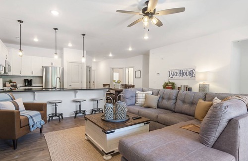 Branson Condo | *New* Lakeside Haven | Picturesque