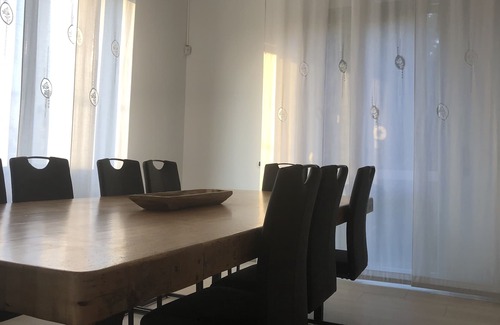 Albate House | NEW Large Deluxe apartment with 10 beds