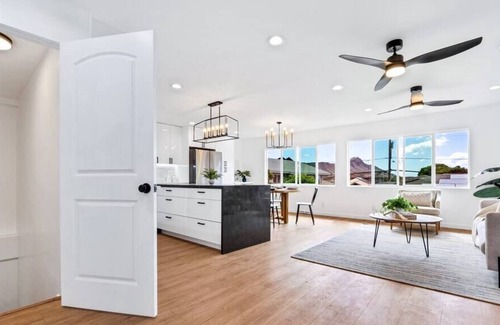 Diamond Head - Kapahulu - St. Louis House | New Large Diamond Head/Waikiki Home - 5 Bedroom