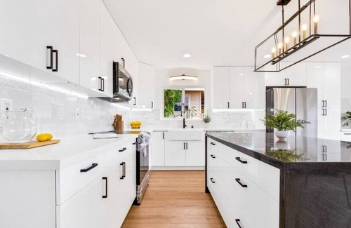 Diamond Head - Kapahulu - St. Louis House | New Large Diamond Head/Waikiki Home - 5 Bedroom