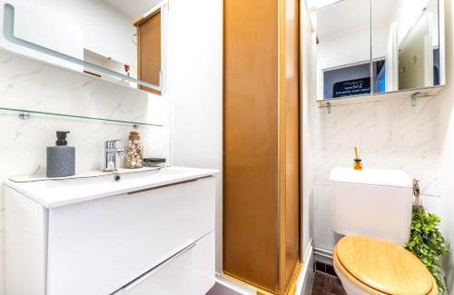 Flandres Apartment | NEW Le Zénith Paris Centre TV WIFI 20mn Louvre Pigalle