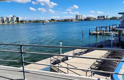 Bay Esplanade Apartment | NEW Listing! 1 bed/1 bath Apartment! Only a 5 min walk to beach! Great views!