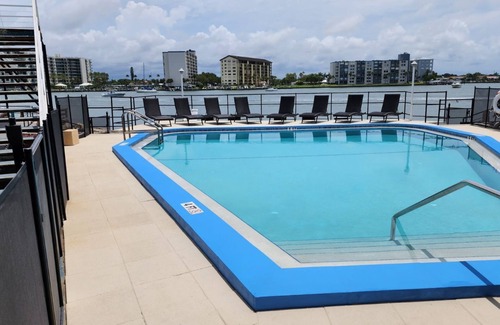 Bay Esplanade Condo | NEW Listing! 2 bed/2 bath CONDO-1000sq ft! Only a 5 min walk beach! Great views!