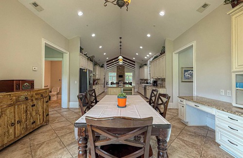Matthews House | New Listing! 6Bed/6Bath-Great for Families/Groups!