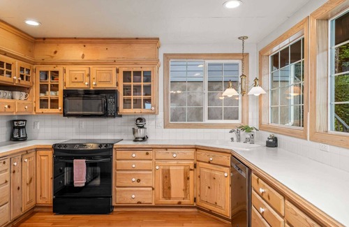 Dunes City House | New Listing! Beautiful Lakefront home w/amazing lake views, private dock, hot tub, and gameroom
