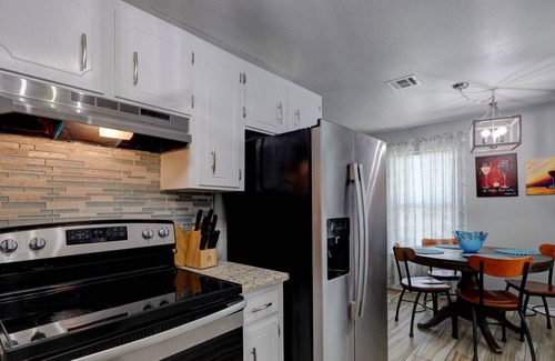 Ingleside House | New Listing! Close to local parks, shopping and restaurants