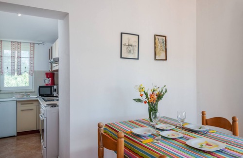 Peruski Apartment | New Listing! Comfortable apartment, 4 persons, with Adriatic sea view, quiet