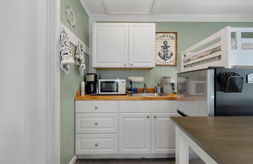 Hyannis Apartment | [New Listing] Cozy Studio near the Beach and Main Street - Captain Gosnold - 18C