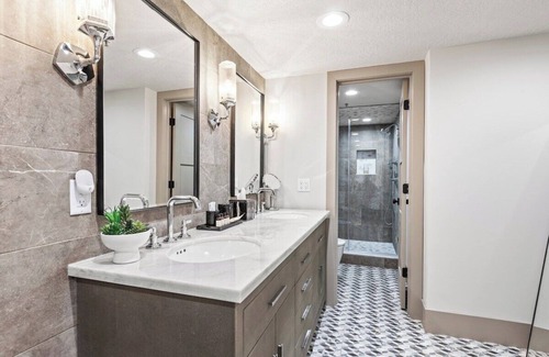 Deer Valley House | NEW LISTING Deer Valley Townhome, Free Shuttle|Private Hot Tub