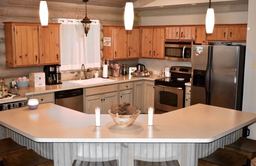Vinita House | NEW LISTING -Grand Lake waterfront w/boat dock. Sleeps 13-15 Outdoor Fireplace