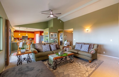 Kona Palisades House | NEW LISTING Kailua-Kona 3-bedroom, 2-bath single-family home Ocean & Sunset View