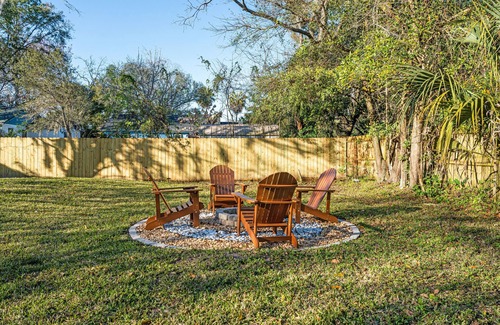 Lakeshore South House | NEW LISTING! Lakeshore Lush (4-Bedroom Home) - Pets Allowed by RedAwning