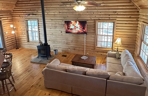 Crystal Springs Cabin | *New Listing Limited Time Price Special* Log Cabin retreat on 40 acres of pine forest