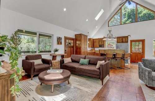 Kaweah House | New Listing! North Fork Hideaway Sleeps 14!