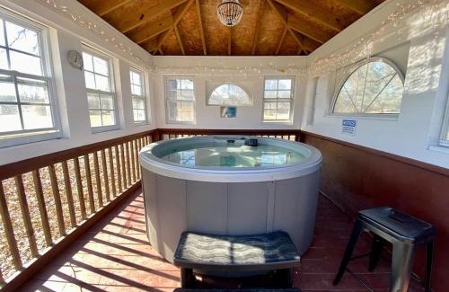 Marrowbone House | New Listing Paradise Found Hot tub Pool More