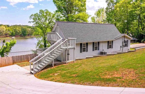 Inman House | New Listing! Perfect Lake Bowen Home With Lake Views, Decks, & Dock